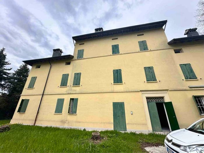 Casa con 6 locali in vendita in Via V Malagoli, Ravarino
