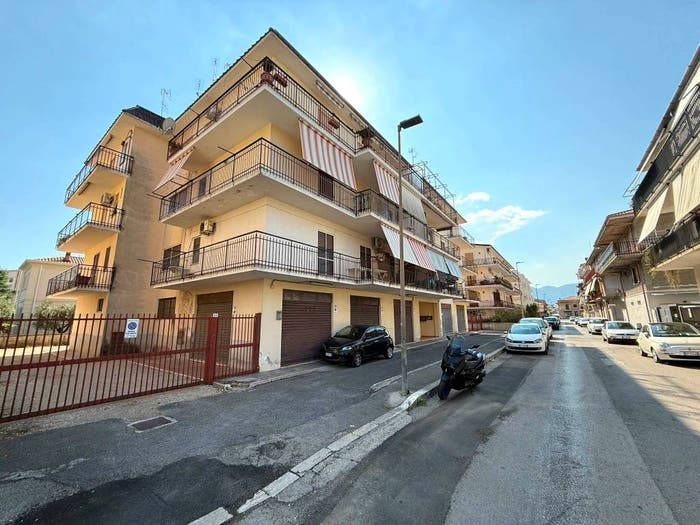 Appartamento quadrilocale in vendita in Via Cristoforo Colombo, Centro, Fondi