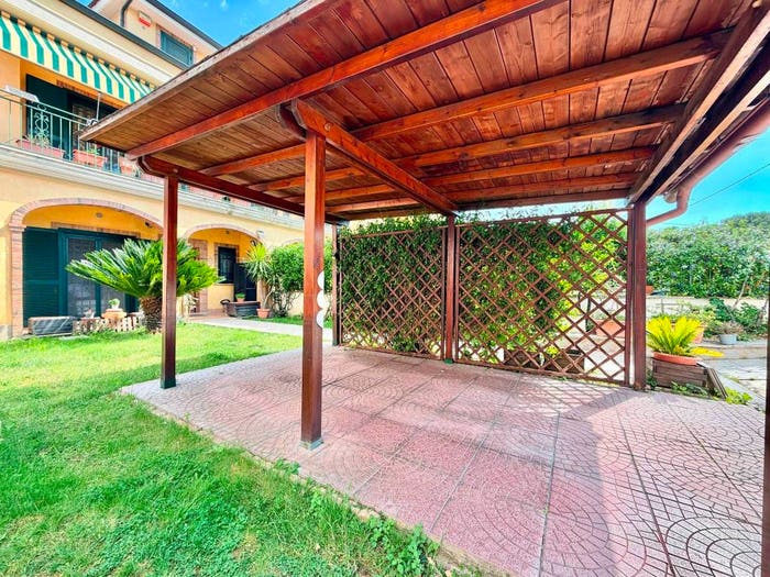 Casa quadrilocale in vendita in Via Lago di Como, Marco Simone, Guidonia Montecelio