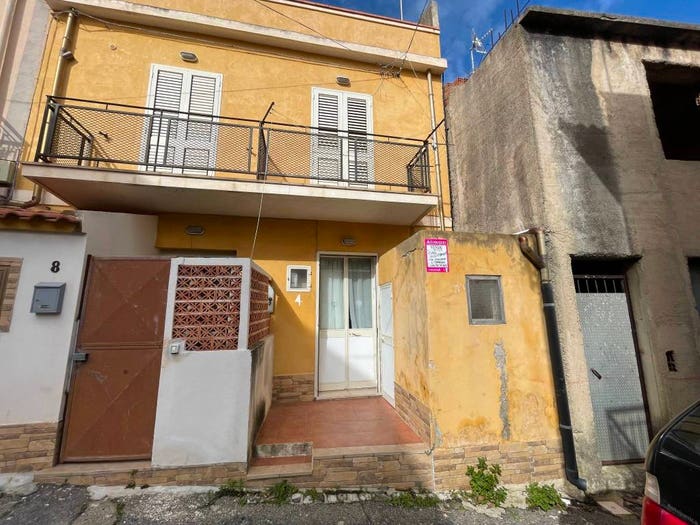 Casa quadrilocale in vendita in Via Dottore Raimondi, Faro Superiore Sperone, Messina