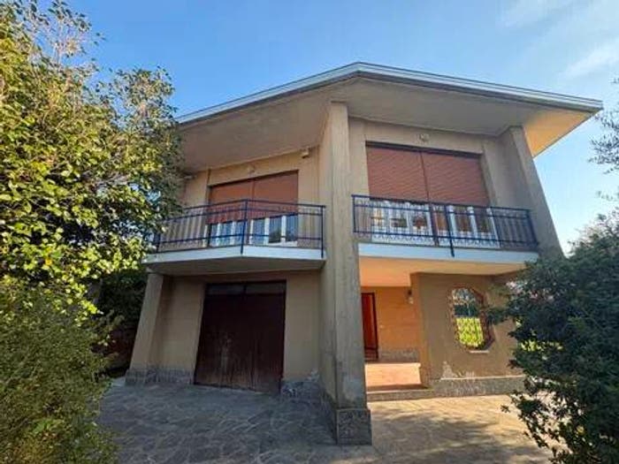 Casa con 6 locali in vendita in Via Santissima Trinità, Cascinetta, Varallo Pombia