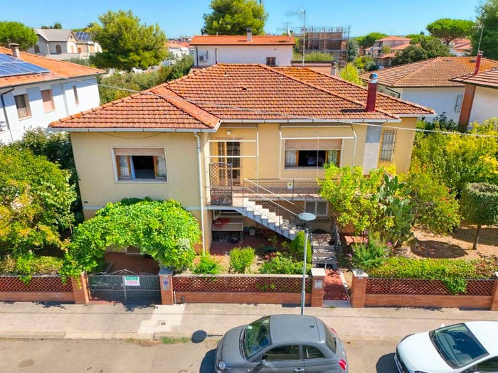 Casa con 6 locali in vendita in Via Monte San Michele, Cecina Centro, Cecina