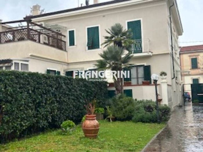 Appartamento con 6 locali in vendita in Viale del Risorgimento, Ospedale Stazione, Livorno