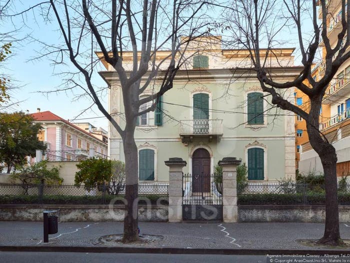Casa con 6 locali in vendita in Viale Martiri della Libertà, Centro, Albenga