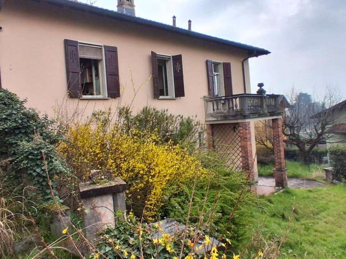 Casa con 6 locali in vendita in via C Beccaria, Centro, Erba