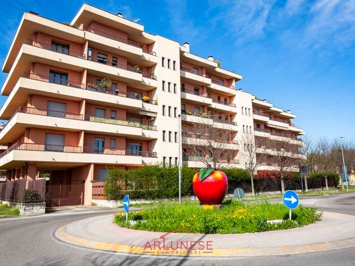 Appartamento trilocale in vendita in Piazza Unità d'Italia, Canegrate
