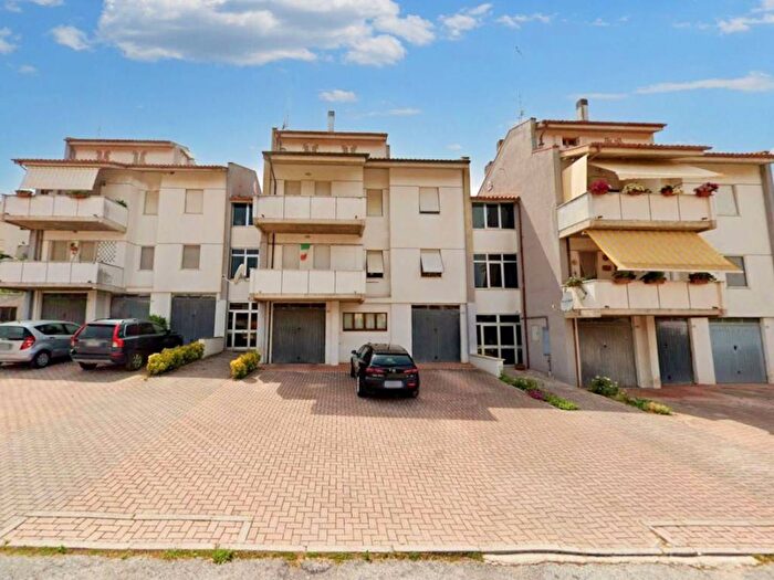 Appartamento monolocale in vendita in Via Ugo Betti N, Centro, Castelraimondo