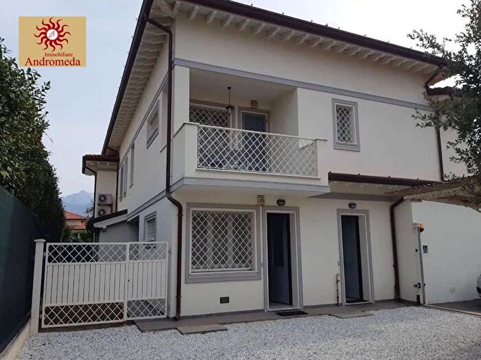 Casa quadrilocale in vendita in Via Trento, Forte Dei Marmi