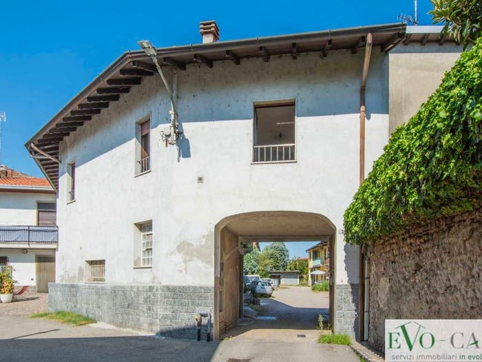 Appartamento trilocale in vendita in Via Massimo d'Azeglio, Centro, Magnago