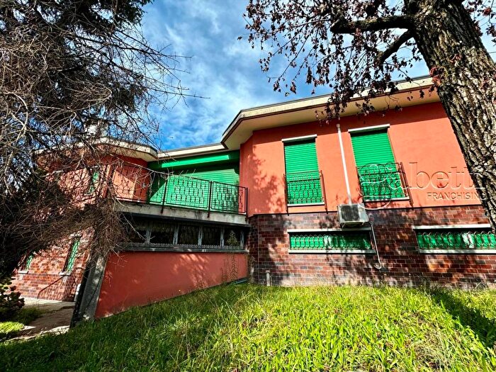 Casa con 6 locali in vendita in via Fratelli Bandiera, Centro, Nerviano