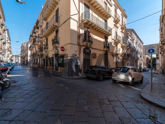 Appartamento con 6 locali in vendita in Centro Storico, Catania