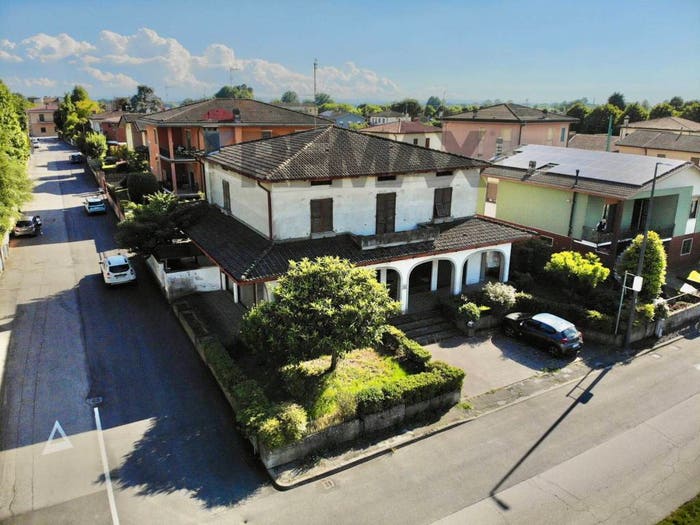 Casa con 6 locali in vendita in Via SCarlo Borromeo, Boschetto, Cremona