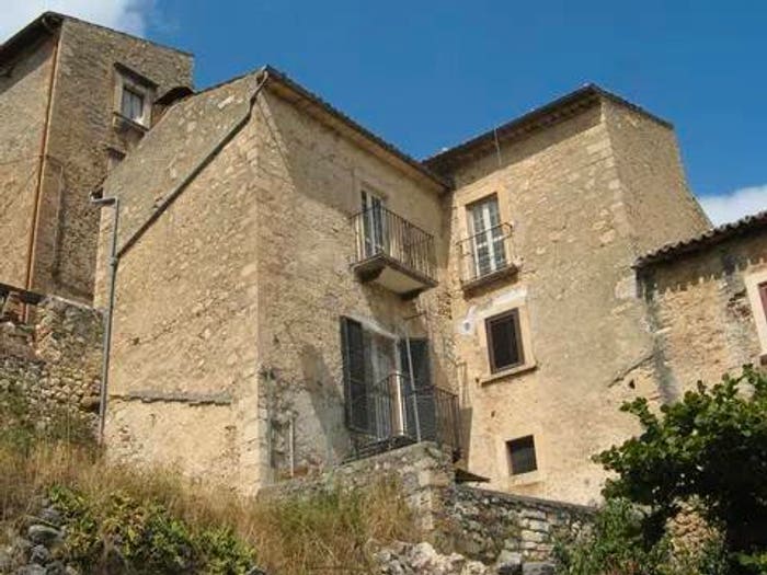 Casa trilocale in vendita in Via Porta San Pelino, Centro, Navelli