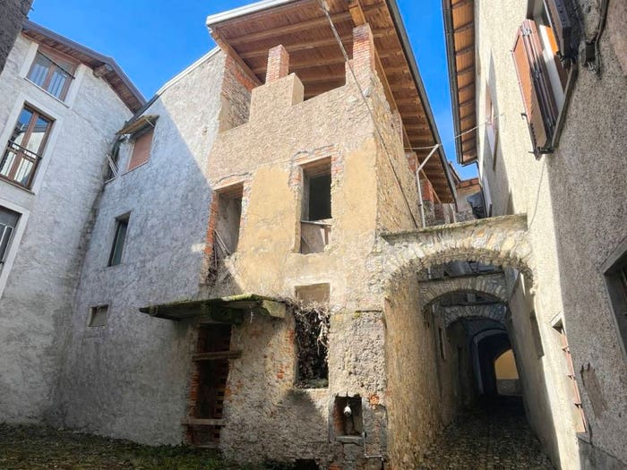 Appartamento trilocale in vendita in Via Filarmonici, Castello Cabiaglio