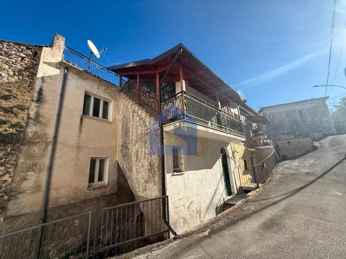 Casa con 6 locali in vendita in Centro, Pretoro