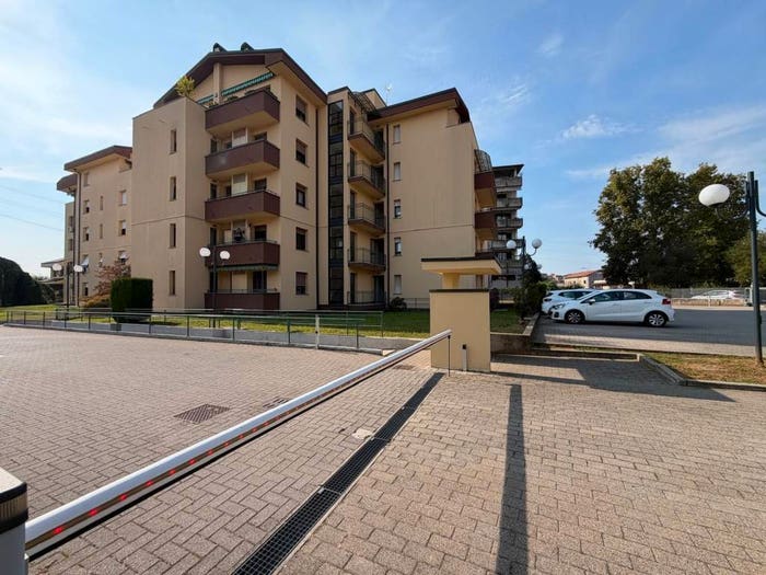 Appartamento quadrilocale in vendita in Largo Paolo Giorgetti, Meda