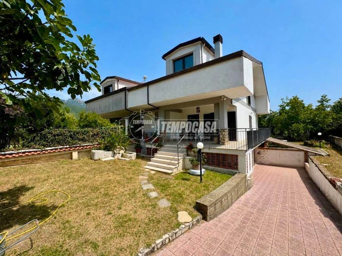 Casa quadrilocale in vendita in via Aldo Moro, Centro, Monteforte Irpino