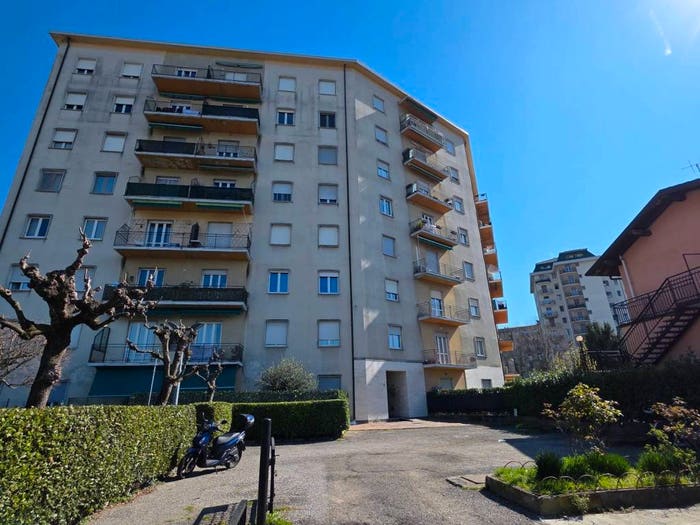Appartamento trilocale in vendita in Via Camponuovo, Lipomo