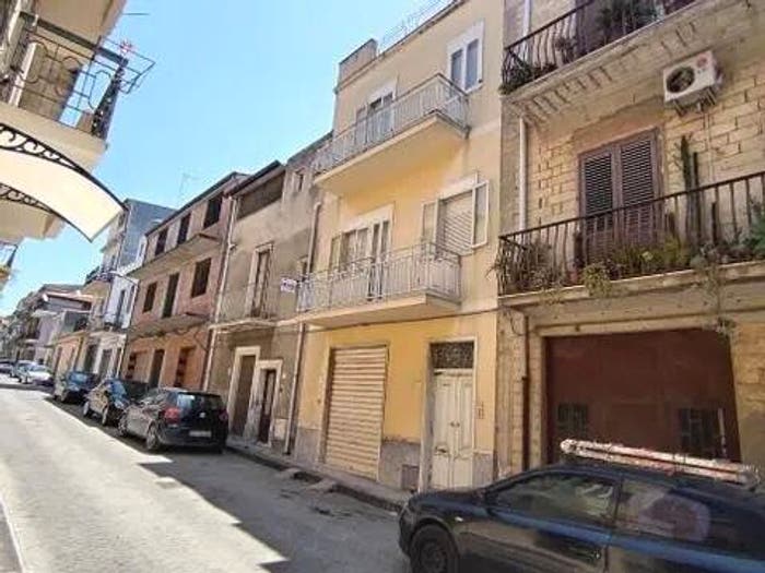 Casa con 6 locali in vendita in Via Alessandro Volta No Number, Grammichele