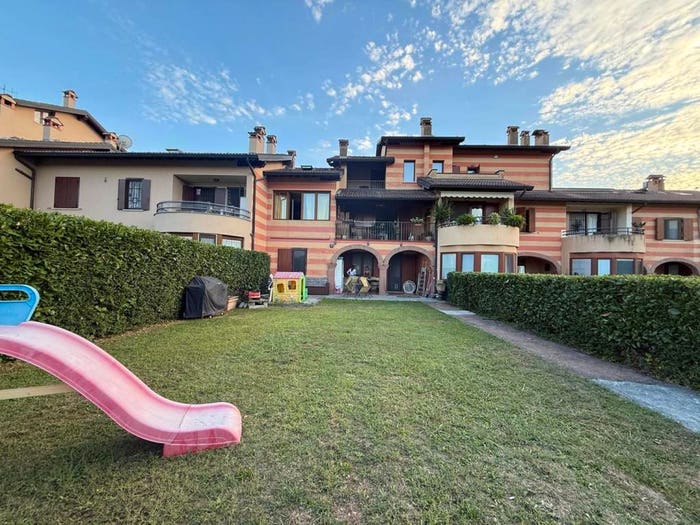 Appartamento con 5 locali in vendita in VIA SANT'AFRA, Colombaro Timoline, Corte Franca