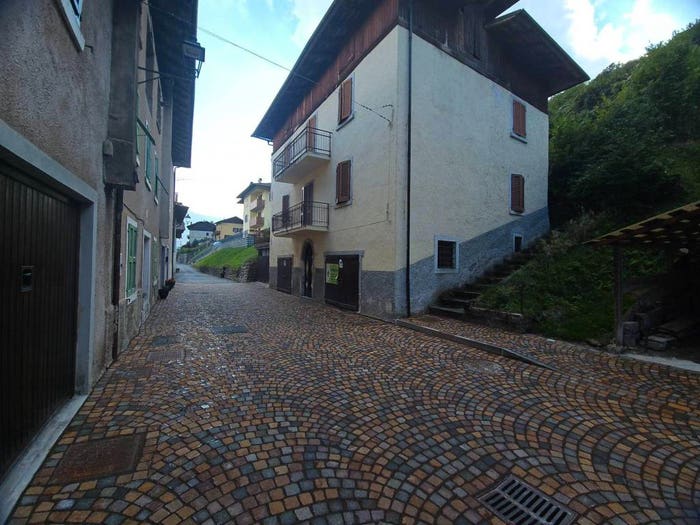 Casa con 6 locali in vendita in Via Carlo Ebranti, Castel Condino
