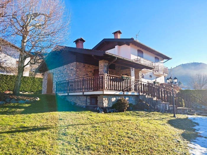 Casa con 6 locali in vendita in Via al Fareè, Castiglione D'Intelvi, Centro Valle Intelvi