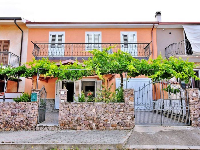 Casa con 6 locali in vendita in Via Gavino Achena, San Nicola, Ozieri