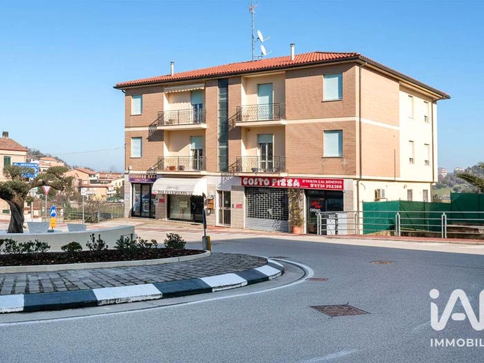 Appartamento con 6 locali in vendita in Via via tirassegno, Centro, Fermo