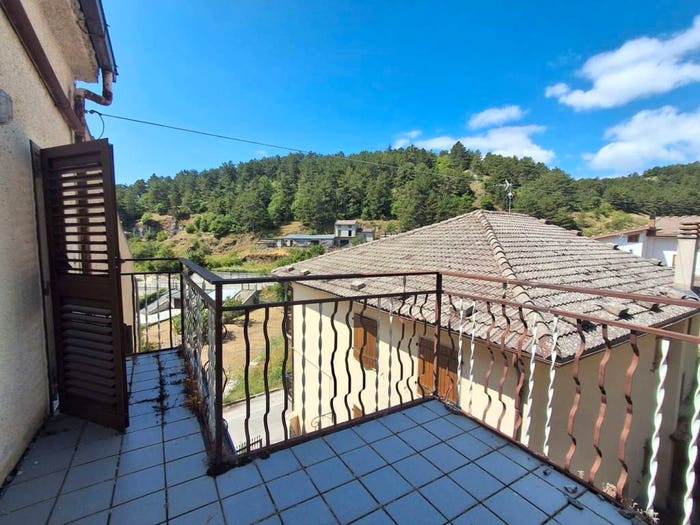 Casa trilocale in vendita in Via Salita del Lago B, Castel del Monte