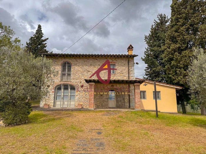 Casa con 6 locali in vendita in Centro, Carmignano