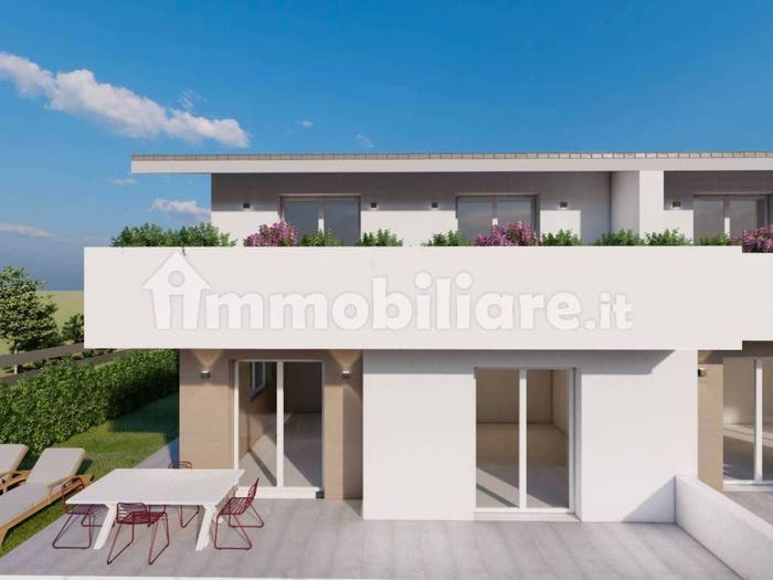Casa quadrilocale in vendita in Via Francesco Petrarca, Cermenate