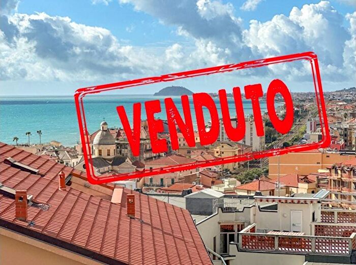 Appartamento quadrilocale in vendita in Via Cadanzo, Centro, Ceriale