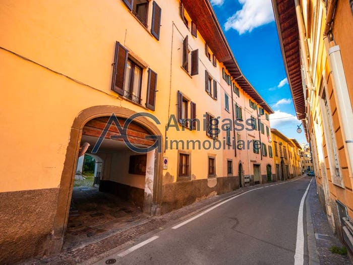 Appartamento trilocale in vendita in Via Martino Zanchi, Centro, Alzano Lombardo