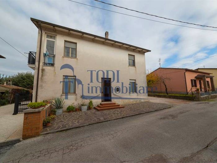 Casa quadrilocale in vendita in San Terenziano Gualdo Cattaneo, San Terenziano, Gualdo Cattaneo