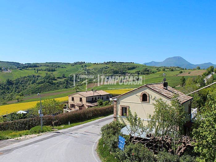 Appartamento con 6 locali in vendita in Via Badiacolli, Cupramontana