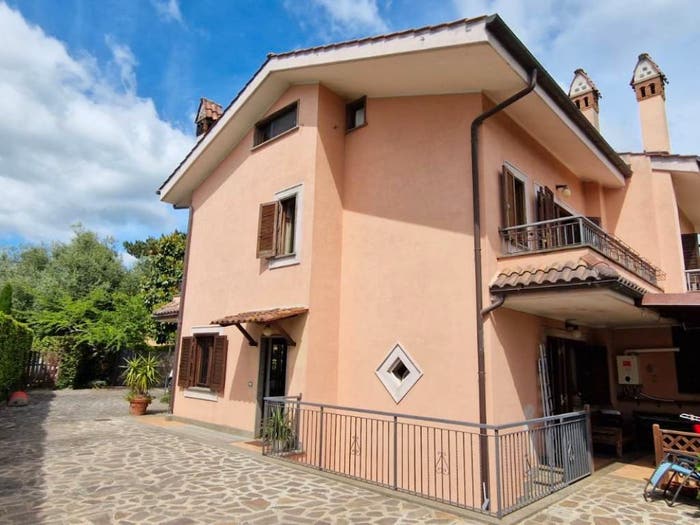 Casa con 6 locali in vendita in Via Col di Venere, Centro, Genzano di Roma