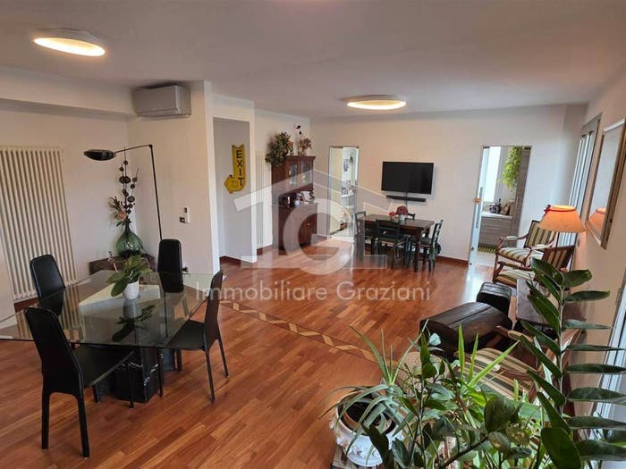 Appartamento con 6 locali in vendita in VIA achille grandi, Centro, Collesalvetti