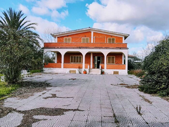 Casa con 6 locali in vendita in Via Crati, Cogna, Aprilia