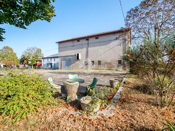 Casa con 5 locali in vendita in Via Carpi Ravarino, Due Madonne, Soliera
