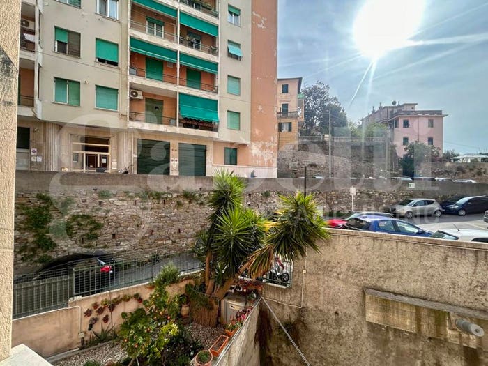 Appartamento trilocale in vendita in Via G Robino, Marassi, Genova