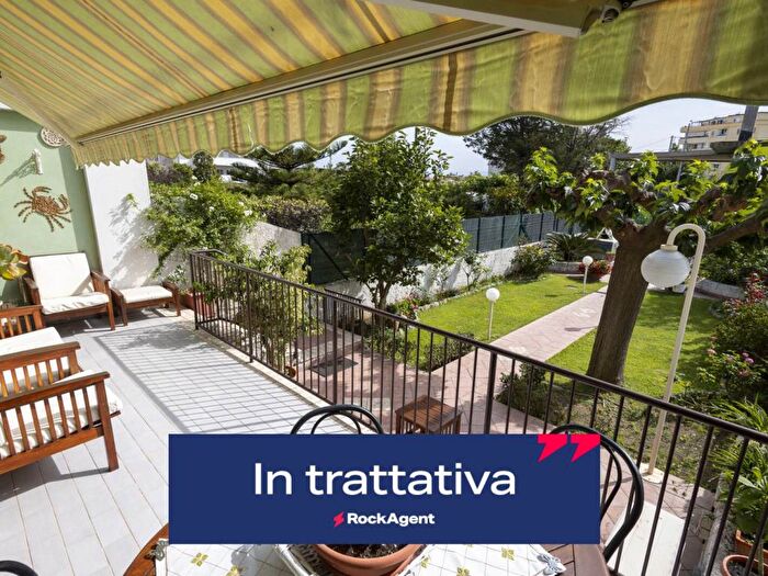 Casa con 5 locali in vendita in Via Carlo Pisacane, Catanzaro Lido, Catanzaro