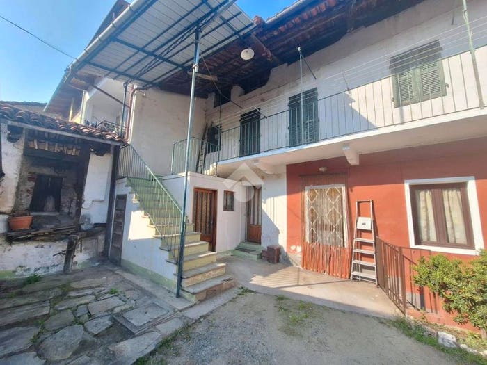 Casa con 6 locali in vendita in Via Villa, Centro, Giaveno