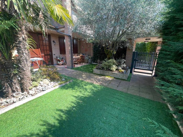 Appartamento con 5 locali in vendita in Via Raffaello Sanzio, Presezzo