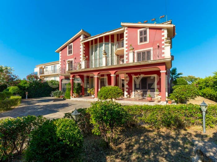 Casa con 6 locali in vendita in Via Ottavia Penna, Centro, Caltagirone