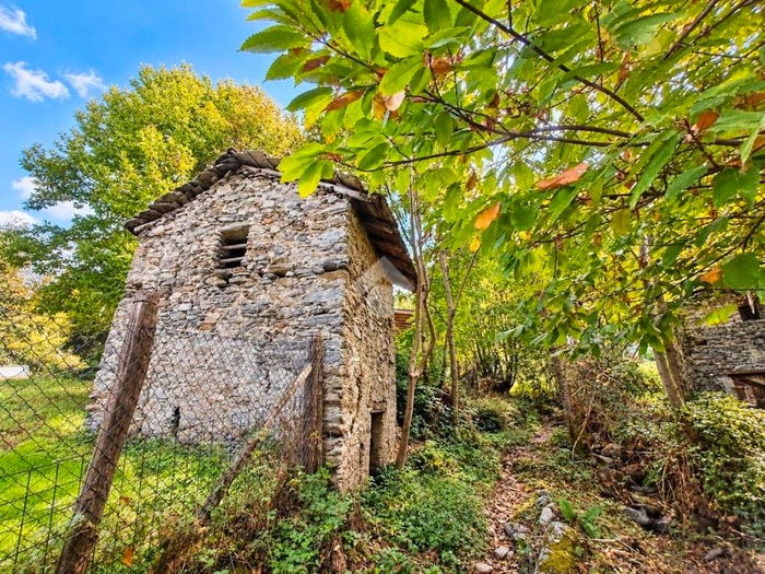 Casa bilocale in vendita in Via Posallo, Colico