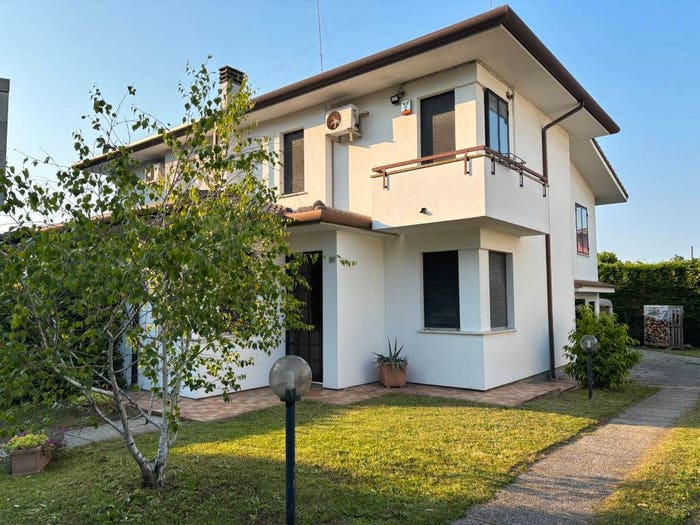 Casa con 6 locali in vendita in Via Nino Cattozzo, Centro, Adria