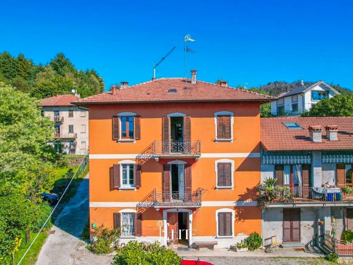 Casa con 6 locali in vendita in Via Bellavista, Fornetto Vigane, Angera
