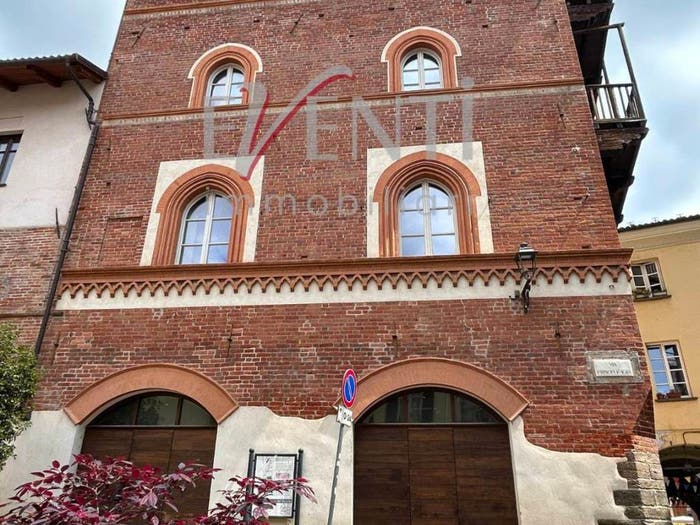 Appartamento con 6 locali in vendita in VIA PRINCIPI D'ACAJA, Centro Storico, Pinerolo