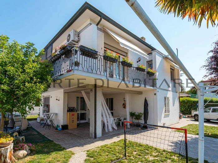 Casa con 6 locali in vendita in Centro, Brugine