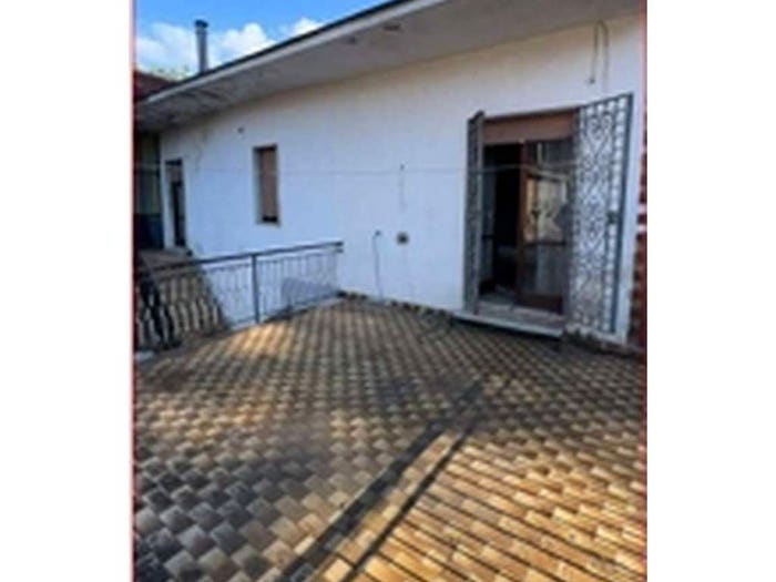 Appartamento con 6 locali in vendita in Via Incoronata Montoro AV Italia, Montoro